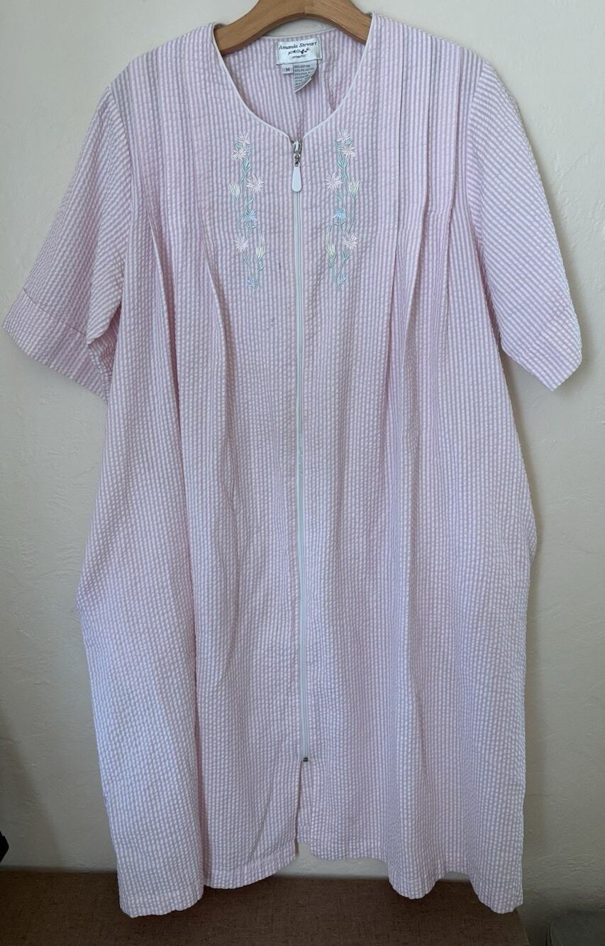 Amanda Stewart Robe Womens M Pink Seersucker Zipper Housecoat Grandmacore Gown